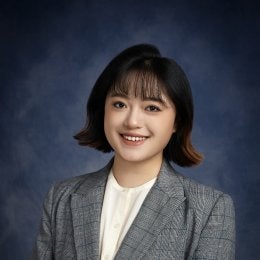 Dora's professional headshot