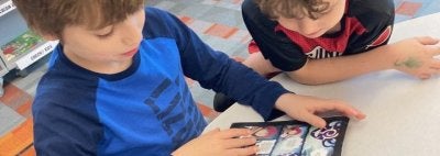 KIDS READING