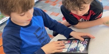 KIDS READING
