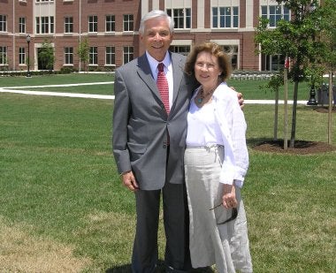 Photo of Niel and Helen Carey on UMD campus