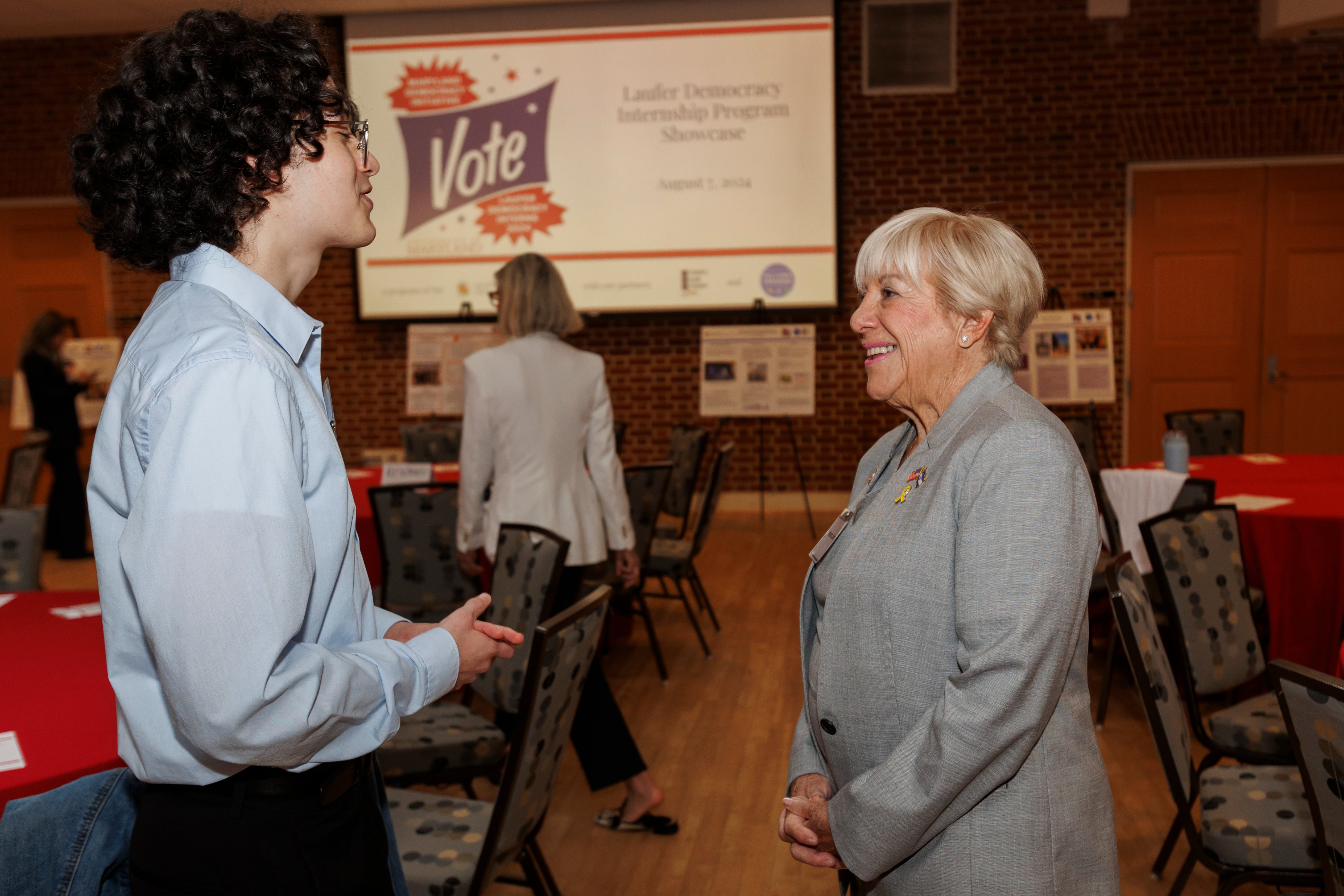 Javier Holdemar Fuentes ’27 (left) speaks to Marsha Zlatin Laufer ’64 about his Laufer Democracy Internship experience. Photo by Riley N. Sims Ph.D. '23