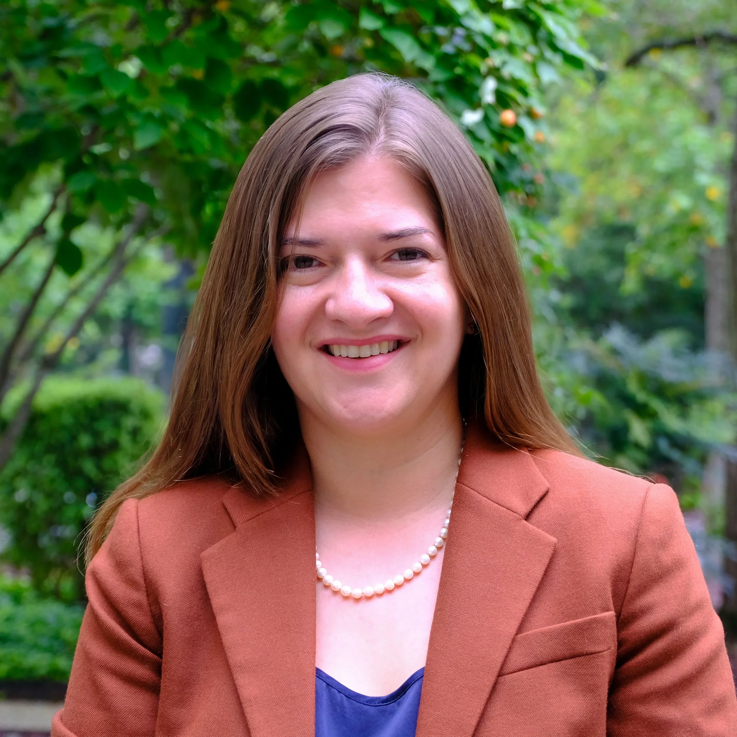 Laura Groth Headshot