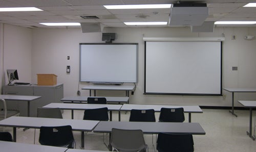 Standard two-screen technology classroom